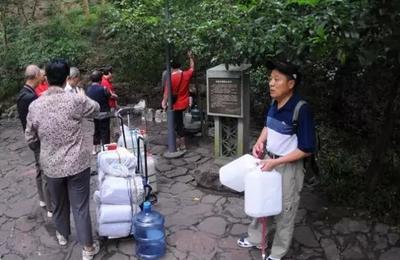 茶道丨泡茶之水自古就有江、湖、泉、井、雨、雪之分