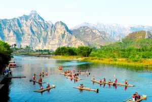 短線游成市民夏日周末休閑首選，野三坡成熱門目的地